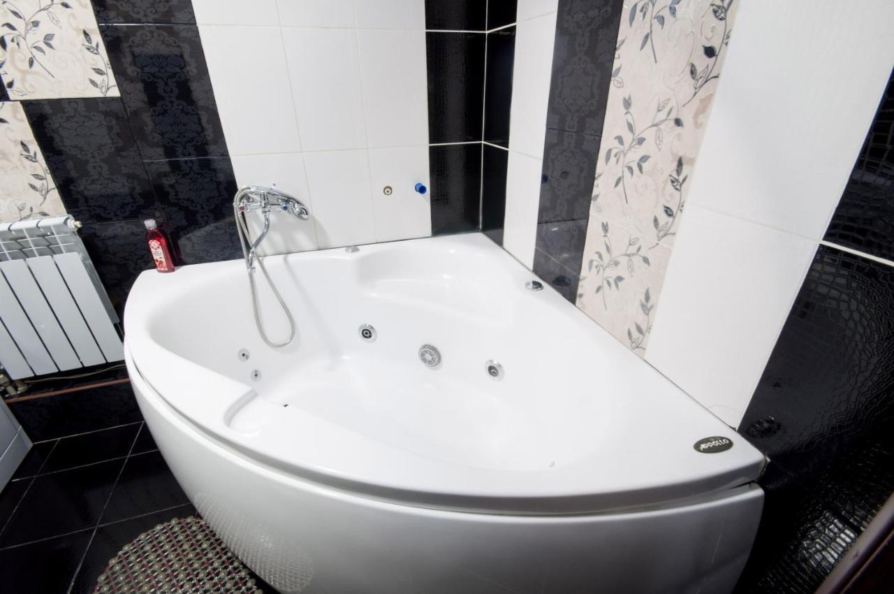Prospekt Svobody 40 Apartamento Uzhhorod Exterior foto